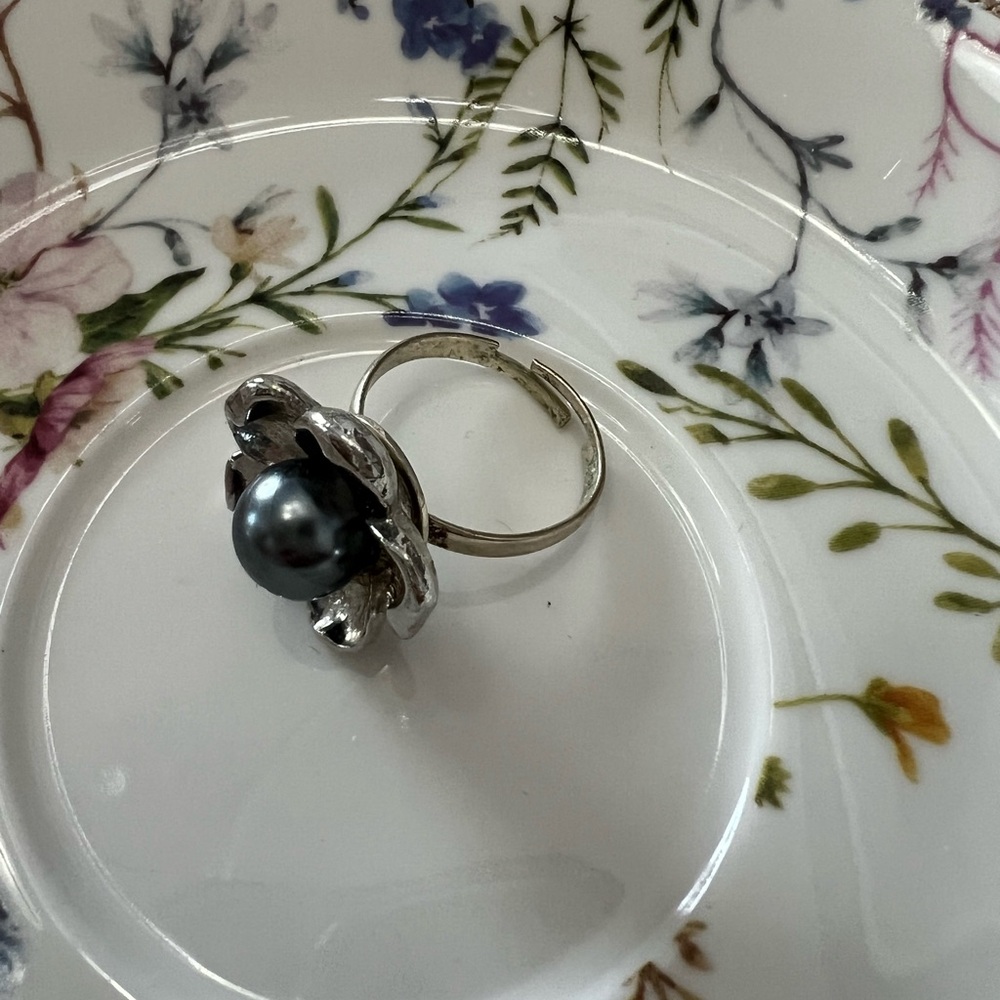 Elegant Silver Flower Pearl Ring -adjustable - Picture 6 of 8